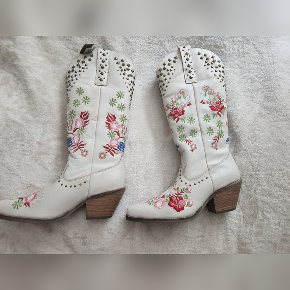 dingo Shoes - Dingo boots white poppy flowers embroidery high knee sz 10 available